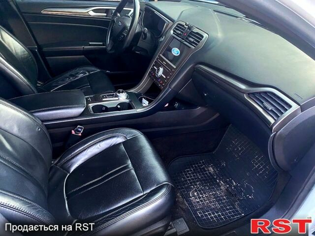 Белый Форд Фьюжн, объемом двигателя 2.5 л и пробегом 70 тыс. км за 15500 $, фото 4 на Automoto.ua