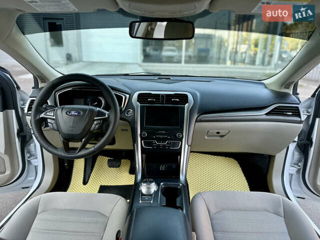 Белый Форд Фьюжн, объемом двигателя 2 л и пробегом 147 тыс. км за 16500 $, фото 4 на Automoto.ua