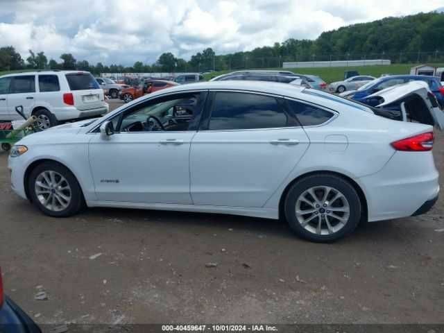 Білий Форд Фьюжен, об'ємом двигуна 2 л та пробігом 118 тис. км за 2100 $, фото 13 на Automoto.ua