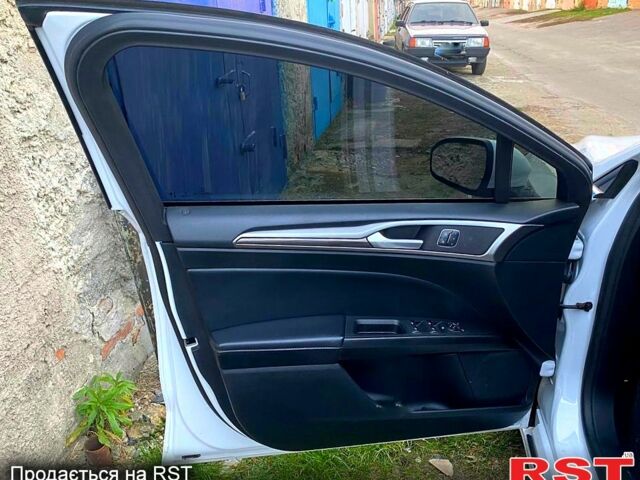 Белый Форд Фьюжн, объемом двигателя 2.5 л и пробегом 70 тыс. км за 15500 $, фото 9 на Automoto.ua