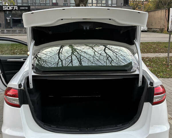 Белый Форд Фьюжн, объемом двигателя 2 л и пробегом 93 тыс. км за 17800 $, фото 16 на Automoto.ua