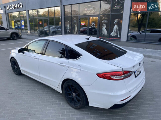 Форд Фьюжн 2019 в Днепре (Днепропетровске) на Automoto.ua Белый Форд Фьюжн, объемом двигателя 2.49 л и пробегом 150 тыс. км за 12500 $, фото 1 на Automoto.ua