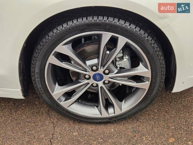 Белый Форд Фьюжн, объемом двигателя 2 л и пробегом 55 тыс. км за 14900 $, фото 18 на Automoto.ua