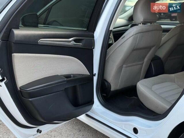 Белый Форд Фьюжн, объемом двигателя 2.5 л и пробегом 79 тыс. км за 13590 $, фото 35 на Automoto.ua
