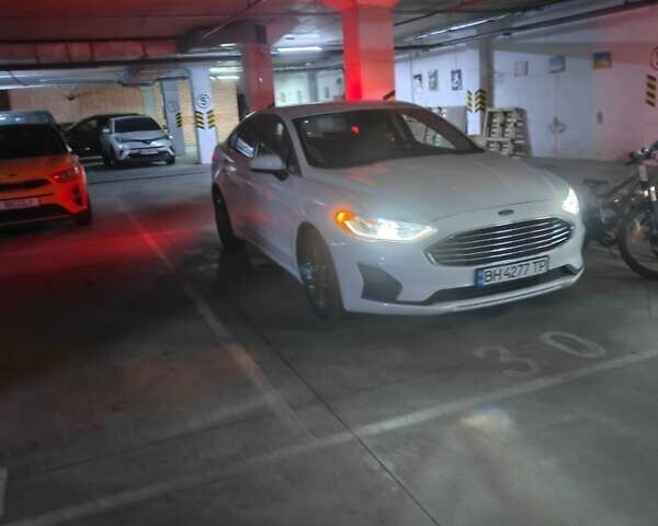 Білий Форд Фьюжен, об'ємом двигуна 2 л та пробігом 115 тис. км за 17500 $, фото 4 на Automoto.ua
