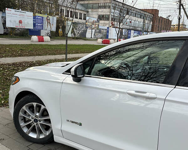 Белый Форд Фьюжн, объемом двигателя 2 л и пробегом 93 тыс. км за 17800 $, фото 5 на Automoto.ua