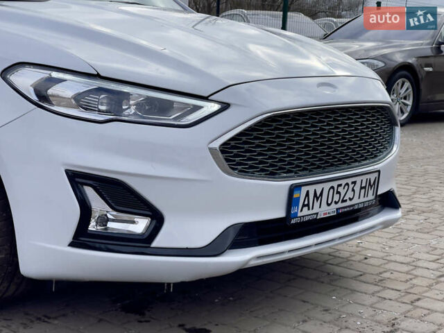 Белый Форд Фьюжн, объемом двигателя 2 л и пробегом 159 тыс. км за 16455 $, фото 7 на Automoto.ua