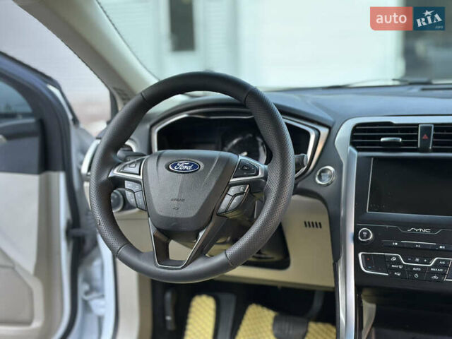 Белый Форд Фьюжн, объемом двигателя 2 л и пробегом 147 тыс. км за 16500 $, фото 28 на Automoto.ua
