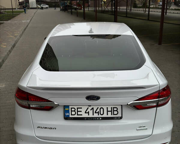 Белый Форд Фьюжн, объемом двигателя 1.5 л и пробегом 82 тыс. км за 13400 $, фото 3 на Automoto.ua