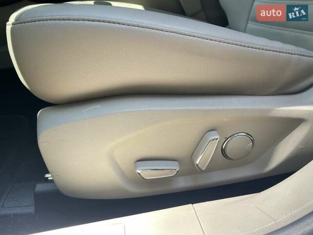 Білий Форд Фьюжен, об'ємом двигуна 2 л та пробігом 124 тис. км за 17000 $, фото 12 на Automoto.ua