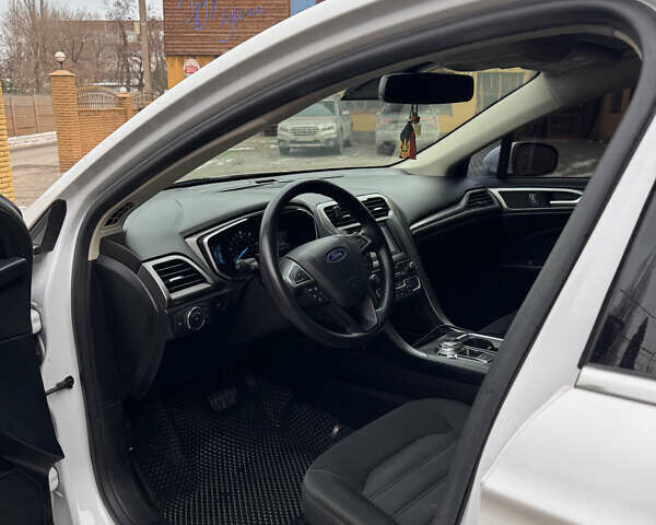 Белый Форд Фьюжн, объемом двигателя 2 л и пробегом 135 тыс. км за 17500 $, фото 10 на Automoto.ua