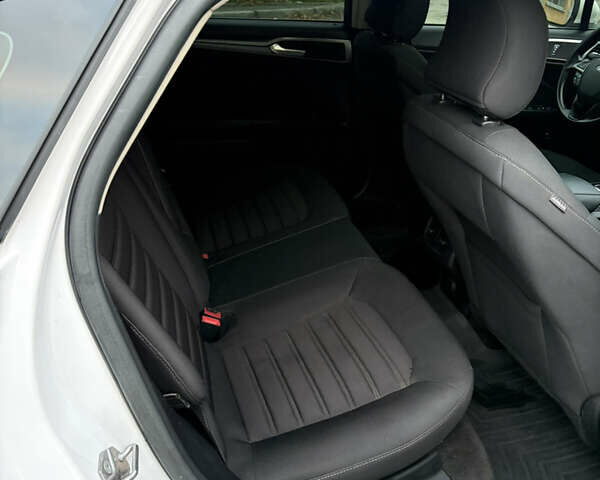 Белый Форд Фьюжн, объемом двигателя 2 л и пробегом 40 тыс. км за 15800 $, фото 14 на Automoto.ua