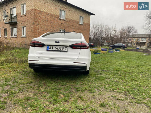 Белый Форд Фьюжн, объемом двигателя 2.49 л и пробегом 241 тыс. км за 13500 $, фото 3 на Automoto.ua