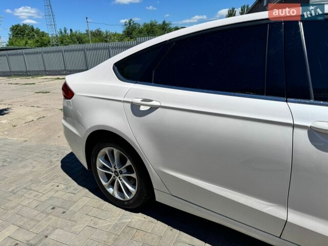 Білий Форд Фьюжен, об'ємом двигуна 2 л та пробігом 75 тис. км за 17500 $, фото 7 на Automoto.ua