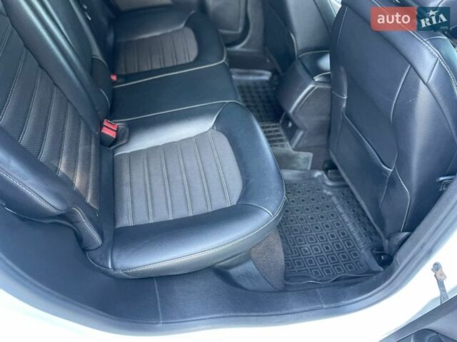 Белый Форд Фьюжн, объемом двигателя 2.5 л и пробегом 132 тыс. км за 11999 $, фото 19 на Automoto.ua