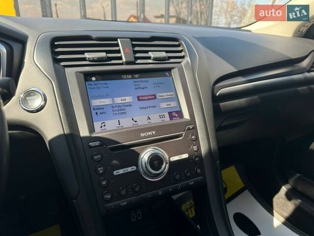 Белый Форд Фьюжн, объемом двигателя 2 л и пробегом 90 тыс. км за 21000 $, фото 15 на Automoto.ua