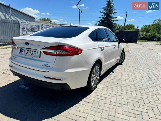 Білий Форд Фьюжен, об'ємом двигуна 2 л та пробігом 75 тис. км за 17500 $, фото 2 на Automoto.ua