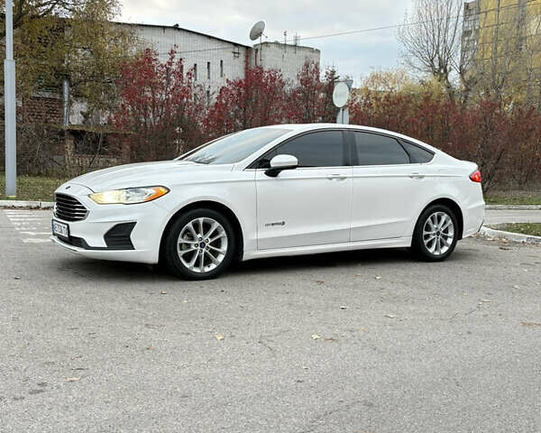 Белый Форд Фьюжн, объемом двигателя 2 л и пробегом 40 тыс. км за 14900 $, фото 7 на Automoto.ua