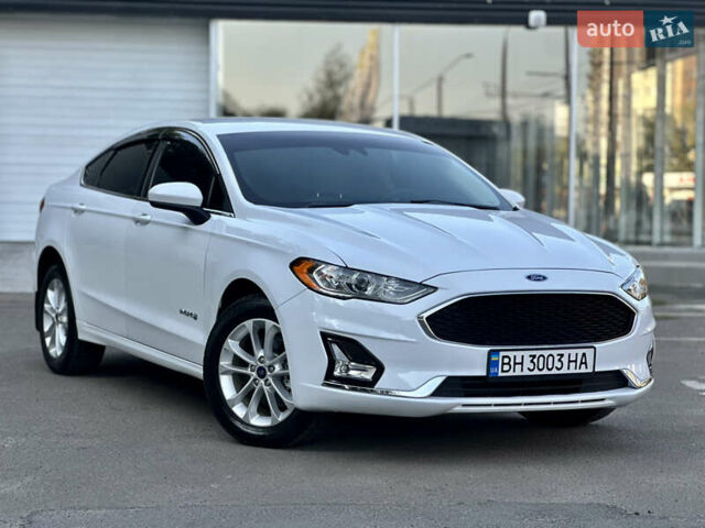 Белый Форд Фьюжн, объемом двигателя 2 л и пробегом 147 тыс. км за 16500 $, фото 3 на Automoto.ua