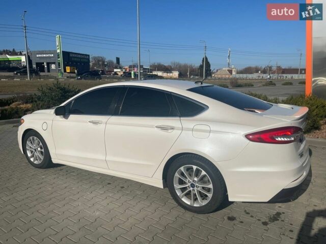 Белый Форд Фьюжн, объемом двигателя 2 л и пробегом 82 тыс. км за 20400 $, фото 3 на Automoto.ua
