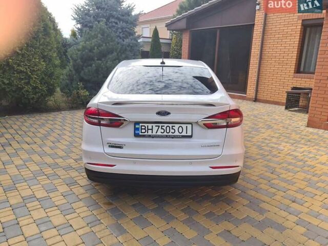 Белый Форд Фьюжн, объемом двигателя 2 л и пробегом 84 тыс. км за 17800 $, фото 2 на Automoto.ua