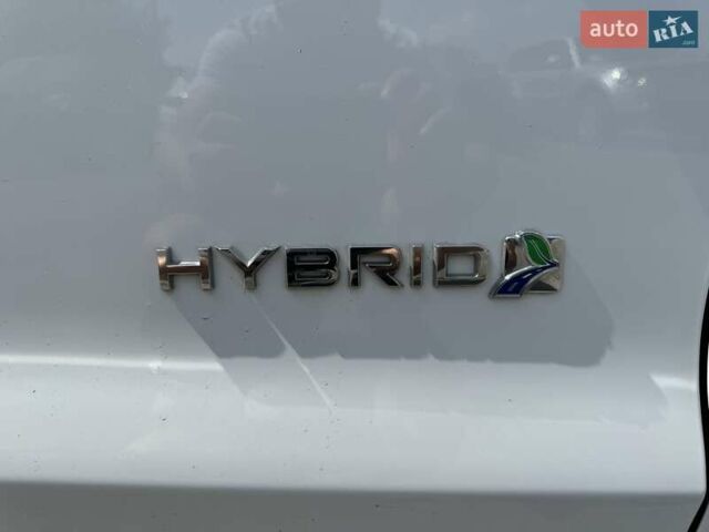 Білий Форд Фьюжен, об'ємом двигуна 2 л та пробігом 129 тис. км за 14900 $, фото 6 на Automoto.ua