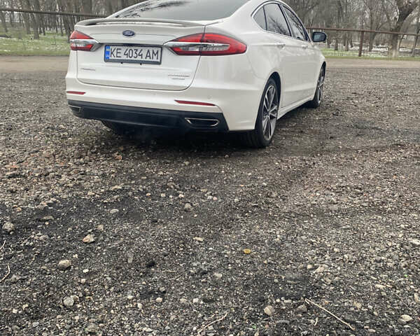 Белый Форд Фьюжн, объемом двигателя 2 л и пробегом 161 тыс. км за 14400 $, фото 4 на Automoto.ua