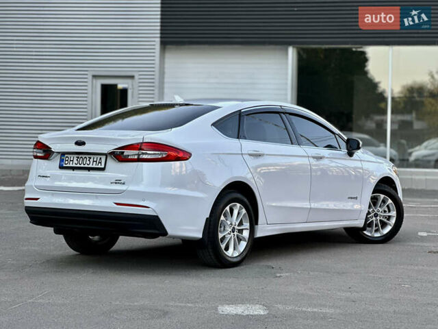 Белый Форд Фьюжн, объемом двигателя 2 л и пробегом 147 тыс. км за 16500 $, фото 2 на Automoto.ua