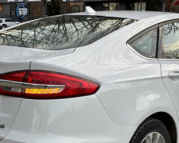 Белый Форд Фьюжн, объемом двигателя 2 л и пробегом 93 тыс. км за 17800 $, фото 3 на Automoto.ua