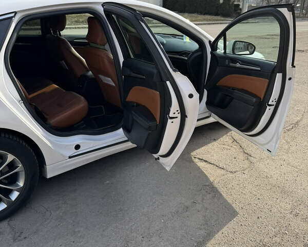 Белый Форд Фьюжн, объемом двигателя 2 л и пробегом 94 тыс. км за 19900 $, фото 12 на Automoto.ua