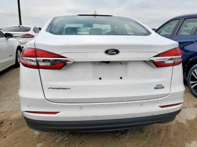 Білий Форд Фьюжен, об'ємом двигуна 2 л та пробігом 79 тис. км за 11600 $, фото 5 на Automoto.ua