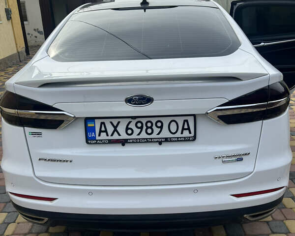 Белый Форд Фьюжн, объемом двигателя 2 л и пробегом 147 тыс. км за 15000 $, фото 11 на Automoto.ua