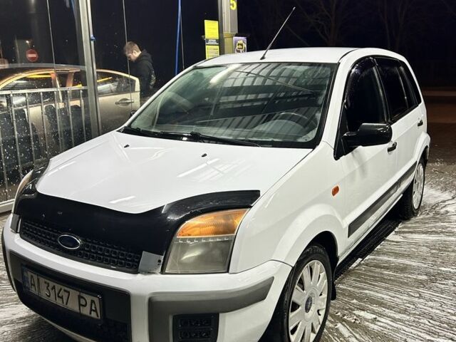 Белый Форд Фьюжн, объемом двигателя 1.4 л и пробегом 247 тыс. км за 5900 $, фото 1 на Automoto.ua