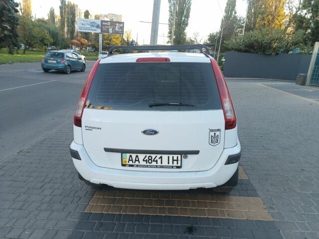 Белый Форд Фьюжн, объемом двигателя 1.4 л и пробегом 268 тыс. км за 6000 $, фото 3 на Automoto.ua