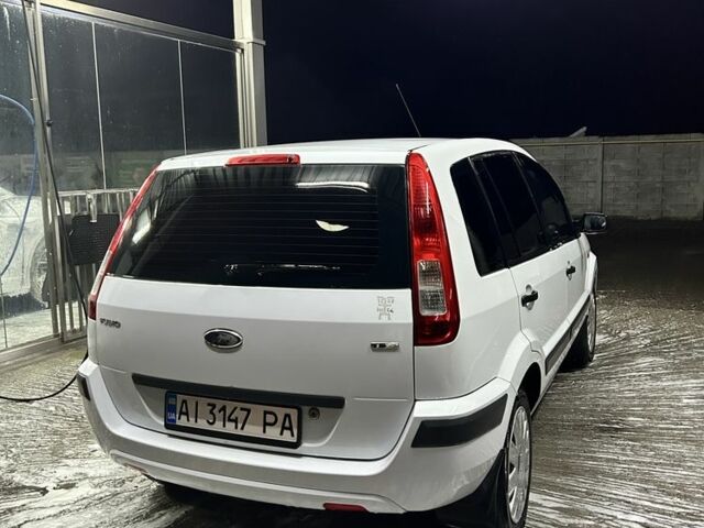 Белый Форд Фьюжн, объемом двигателя 1.4 л и пробегом 247 тыс. км за 5900 $, фото 3 на Automoto.ua