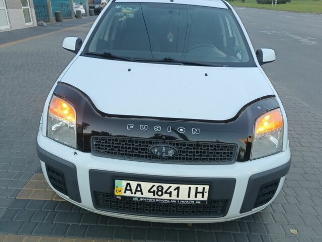Белый Форд Фьюжн, объемом двигателя 1.4 л и пробегом 268 тыс. км за 6000 $, фото 1 на Automoto.ua