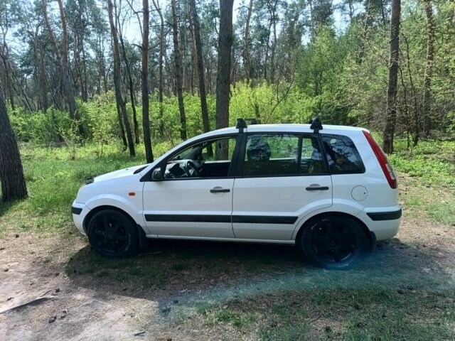 Белый Форд Фьюжн, объемом двигателя 1.4 л и пробегом 268 тыс. км за 6000 $, фото 6 на Automoto.ua