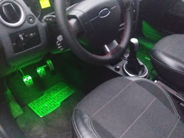 Белый Форд Фьюжн, объемом двигателя 1.6 л и пробегом 184 тыс. км за 6300 $, фото 7 на Automoto.ua