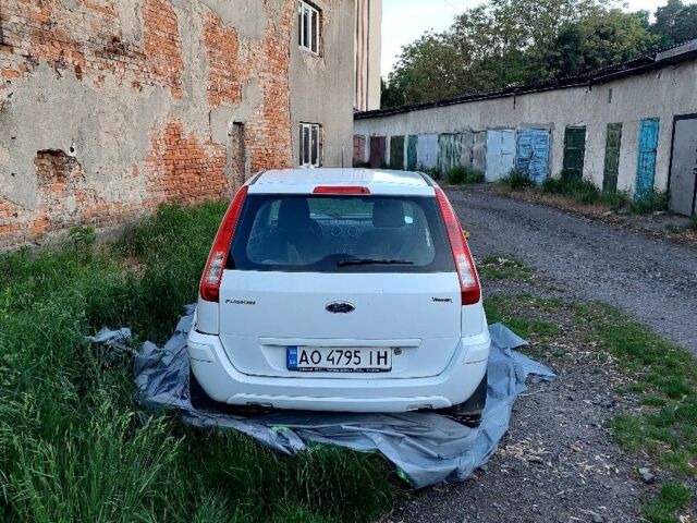 Белый Форд Фьюжн, объемом двигателя 1.4 л и пробегом 179 тыс. км за 1200 $, фото 9 на Automoto.ua