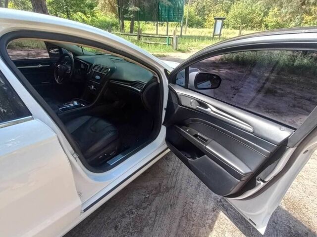 Білий Форд Фьюжен, об'ємом двигуна 2 л та пробігом 150 тис. км за 14500 $, фото 4 на Automoto.ua