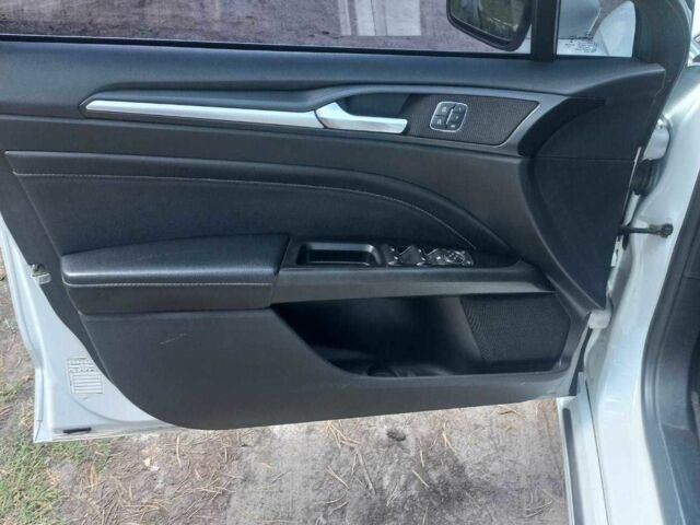 Білий Форд Фьюжен, об'ємом двигуна 2 л та пробігом 150 тис. км за 14500 $, фото 16 на Automoto.ua