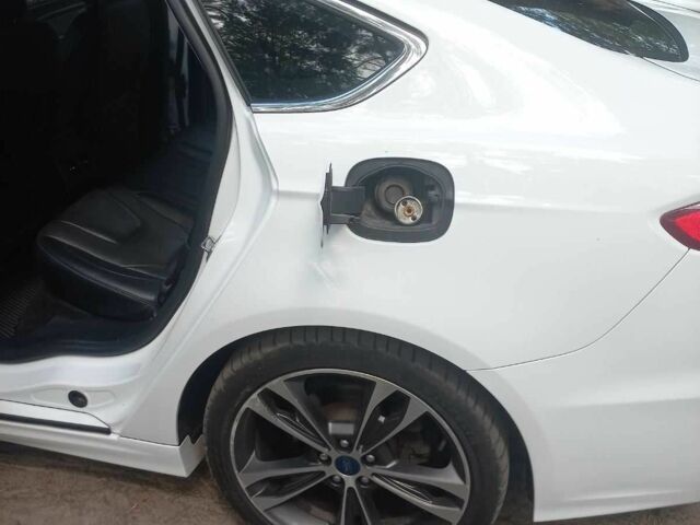 Білий Форд Фьюжен, об'ємом двигуна 2 л та пробігом 150 тис. км за 14500 $, фото 13 на Automoto.ua