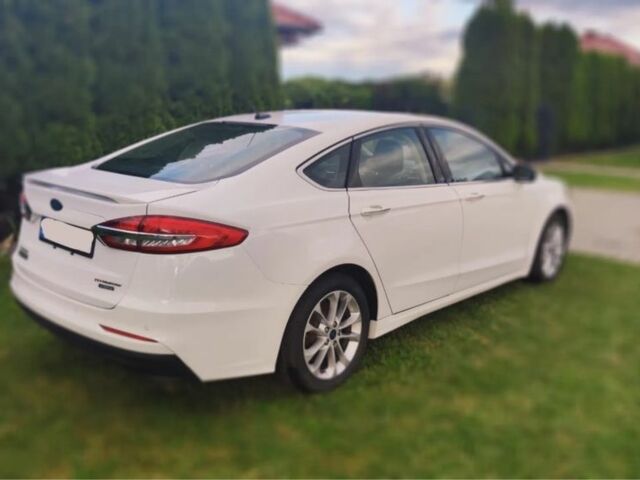 Белый Форд Фьюжн, объемом двигателя 0 л и пробегом 76 тыс. км за 10200 $, фото 1 на Automoto.ua