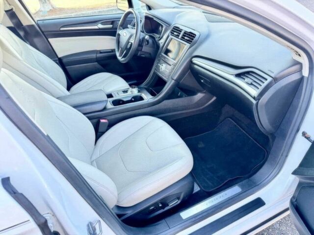 Белый Форд Фьюжн, объемом двигателя 2 л и пробегом 62 тыс. км за 2400 $, фото 7 на Automoto.ua