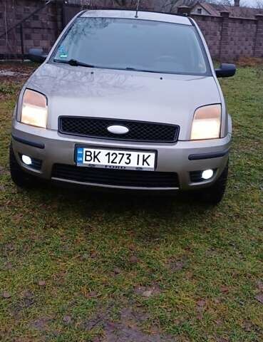 Бежевий Форд Фьюжен, об'ємом двигуна 1.4 л та пробігом 255 тис. км за 4200 $, фото 8 на Automoto.ua