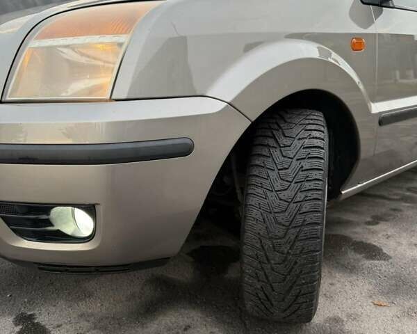 Бежевий Форд Фьюжен, об'ємом двигуна 1.4 л та пробігом 255 тис. км за 4200 $, фото 3 на Automoto.ua