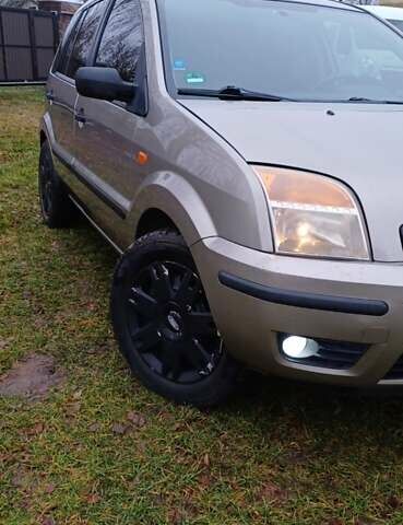 Бежевий Форд Фьюжен, об'ємом двигуна 1.4 л та пробігом 255 тис. км за 4200 $, фото 1 на Automoto.ua