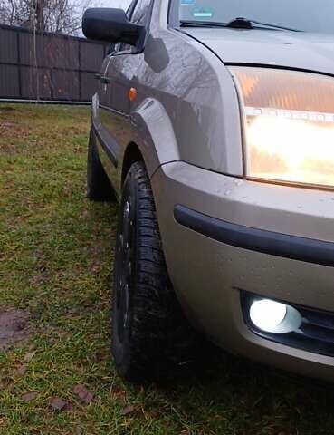 Бежевий Форд Фьюжен, об'ємом двигуна 1.4 л та пробігом 255 тис. км за 4200 $, фото 2 на Automoto.ua