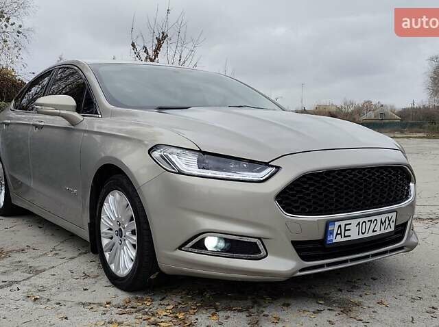 Бежевий Форд Фьюжен, об'ємом двигуна 2 л та пробігом 210 тис. км за 12700 $, фото 1 на Automoto.ua