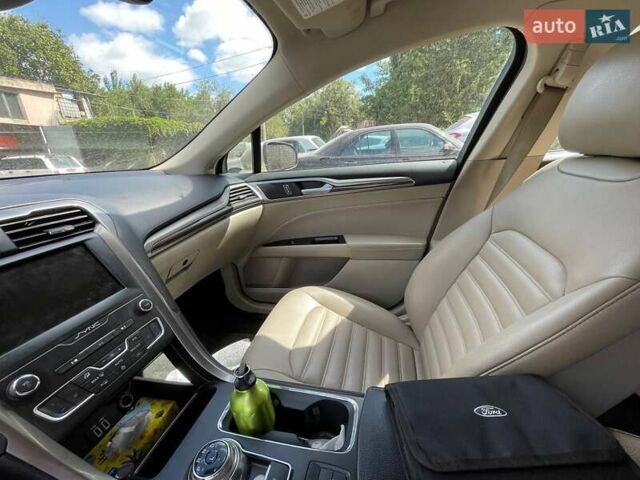 Бежевый Форд Фьюжн, объемом двигателя 2 л и пробегом 200 тыс. км за 15000 $, фото 4 на Automoto.ua